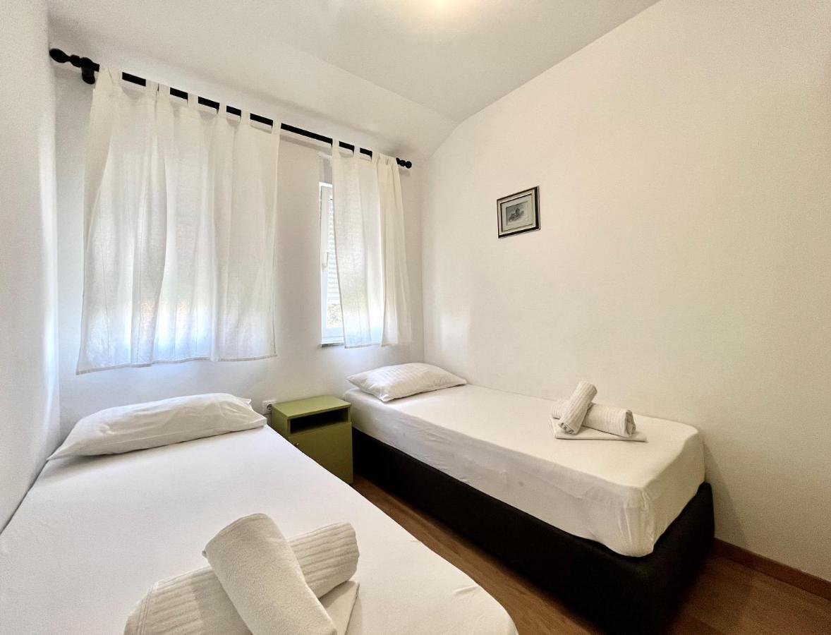 B88 Apartments - Vila Palma Sveti Filip i Jakov Exteriör bild