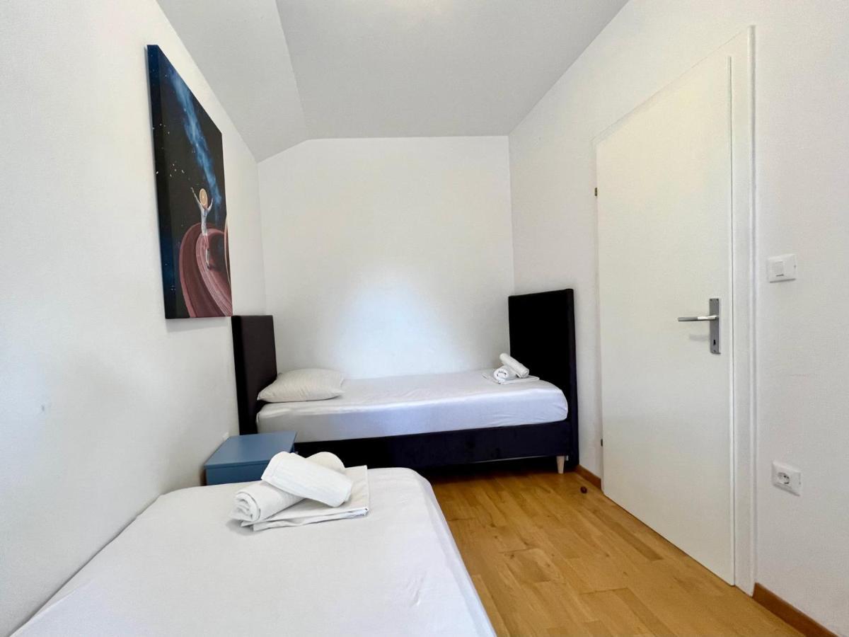 B88 Apartments - Vila Palma Sveti Filip i Jakov Exteriör bild