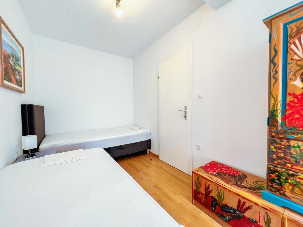 B88 Apartments - Vila Palma Sveti Filip i Jakov Exteriör bild