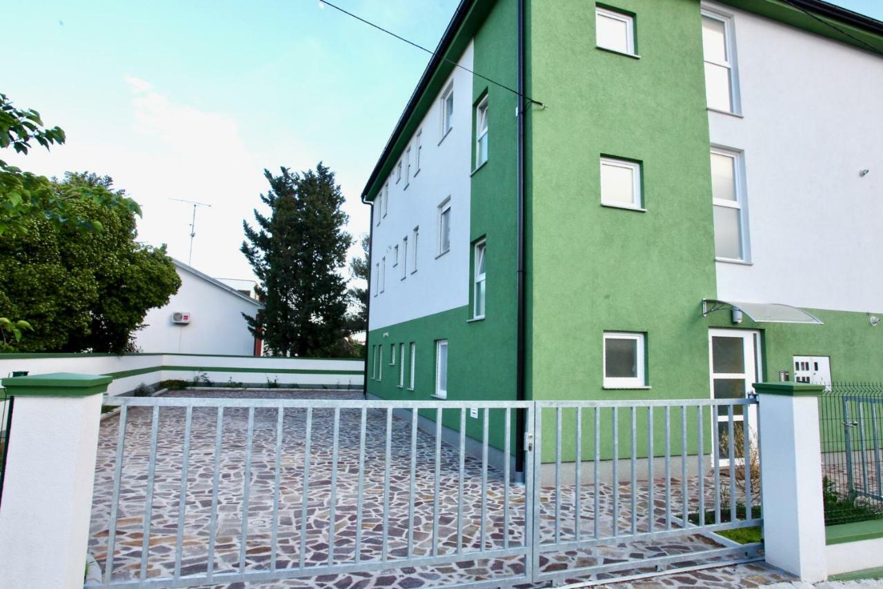 B88 Apartments - Vila Palma Sveti Filip i Jakov Exteriör bild