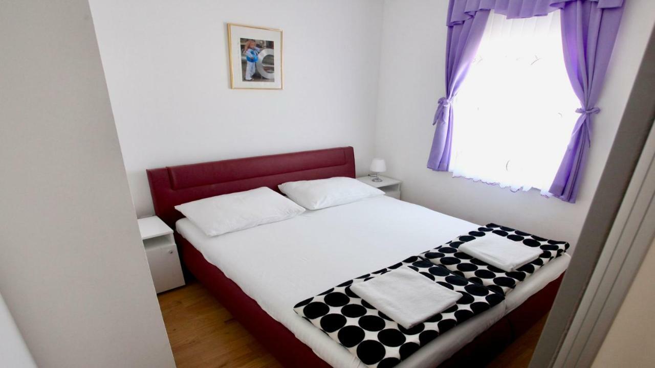 B88 Apartments - Vila Palma Sveti Filip i Jakov Exteriör bild