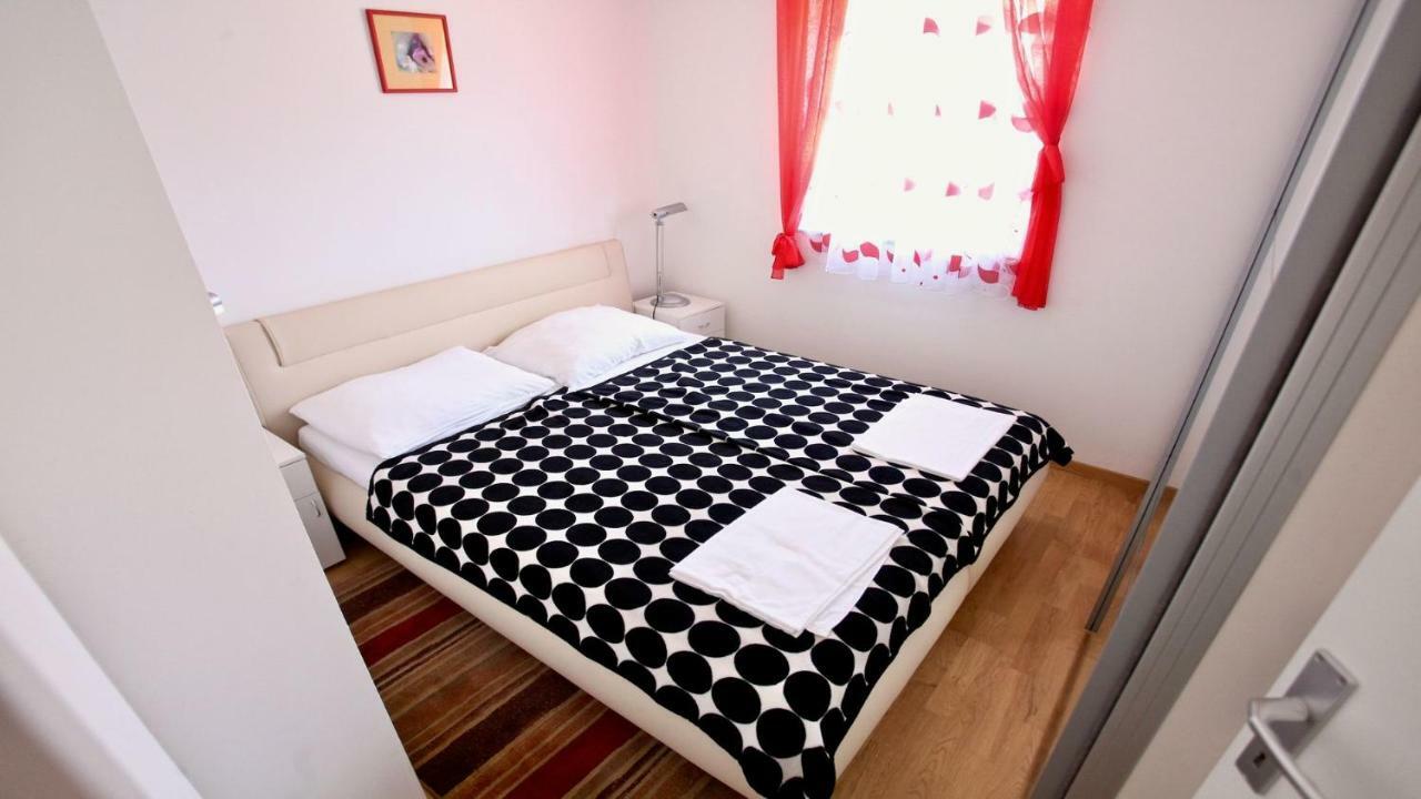 B88 Apartments - Vila Palma Sveti Filip i Jakov Exteriör bild