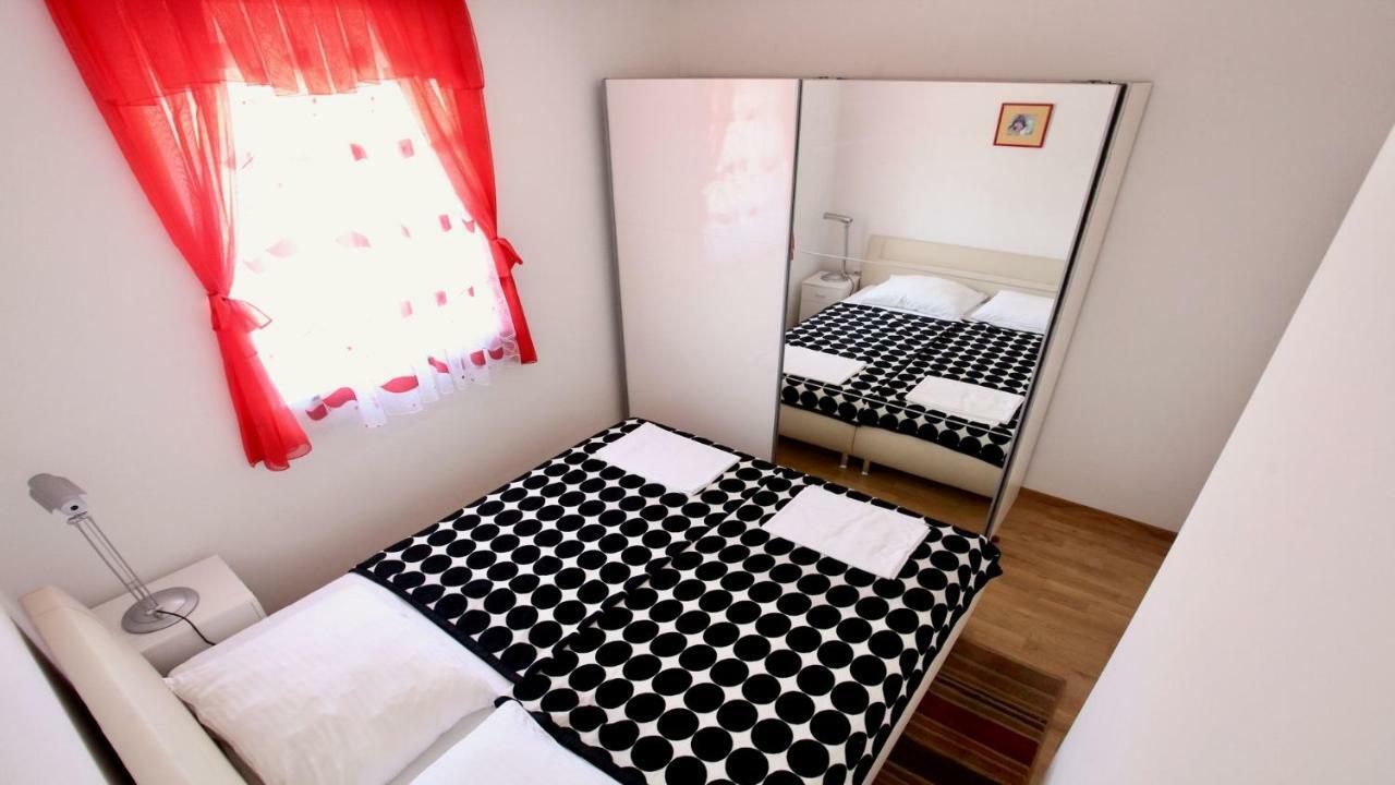 B88 Apartments - Vila Palma Sveti Filip i Jakov Exteriör bild