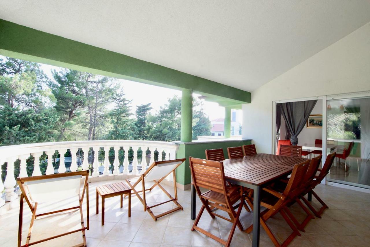 B88 Apartments - Vila Palma Sveti Filip i Jakov Exteriör bild