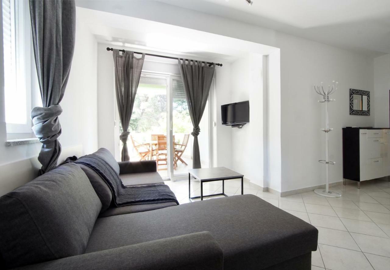 B88 Apartments - Vila Palma Sveti Filip i Jakov Exteriör bild