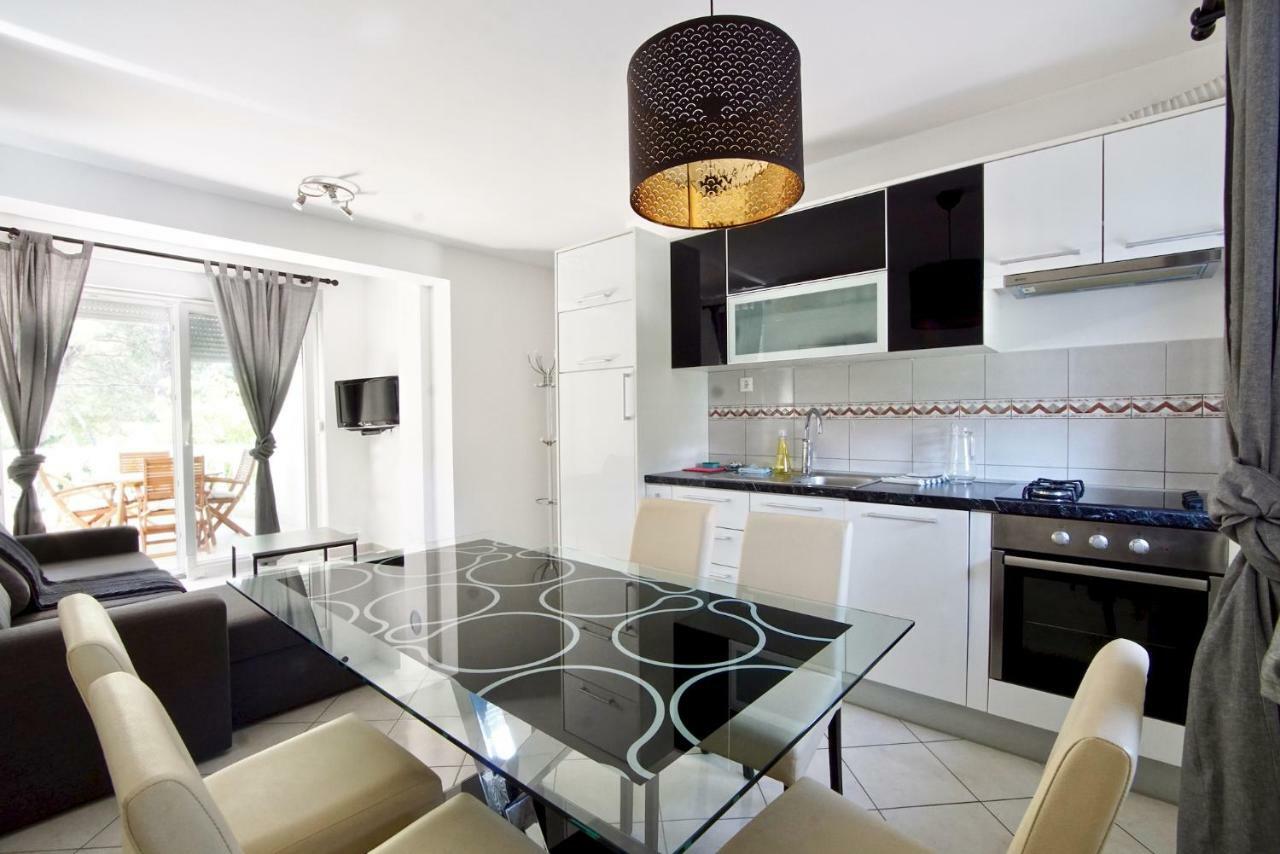B88 Apartments - Vila Palma Sveti Filip i Jakov Exteriör bild