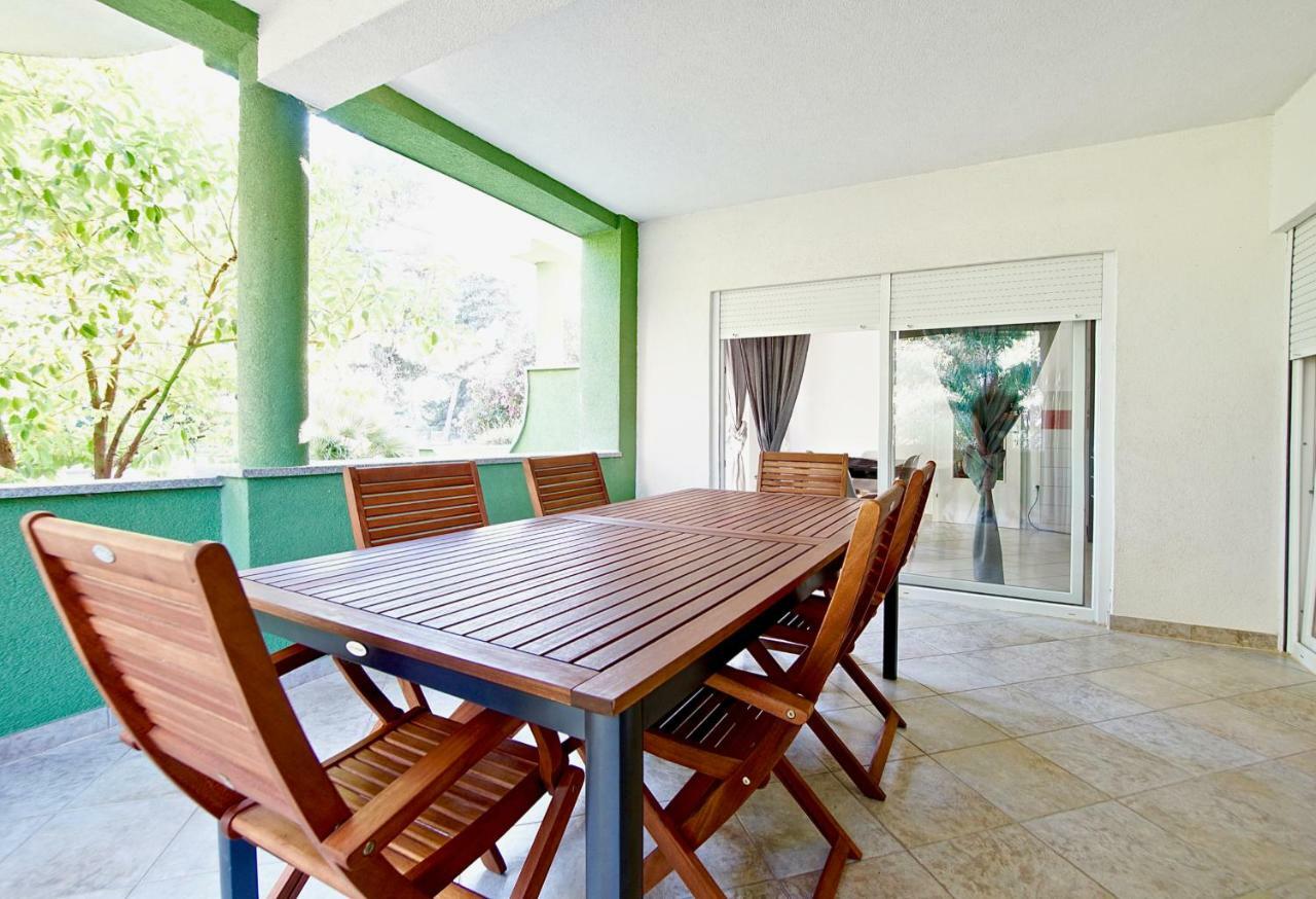 B88 Apartments - Vila Palma Sveti Filip i Jakov Exteriör bild